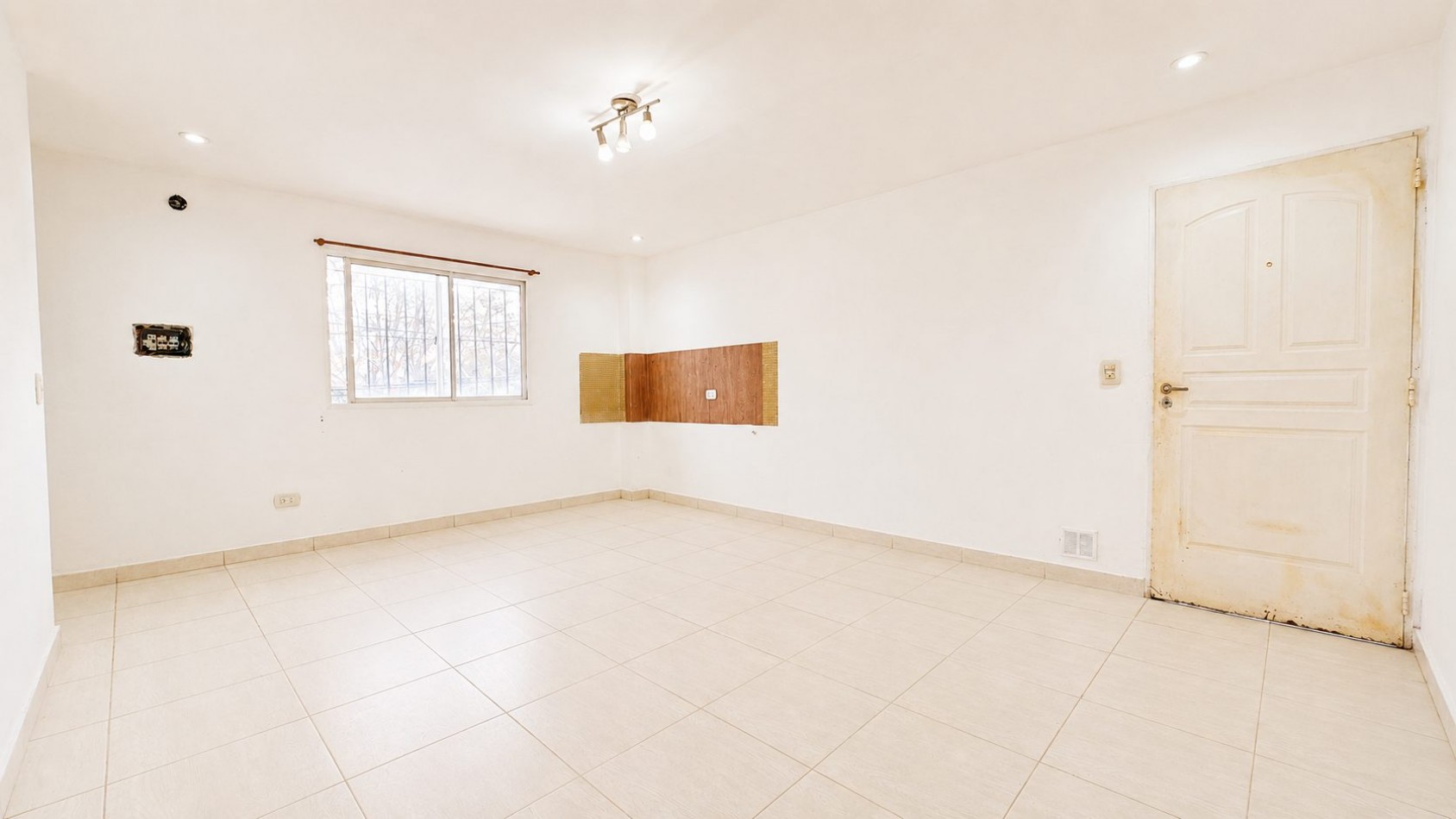 DEPARTAMENTO 2 AMBIENTES TIPO DUPLEX CON BALCON ATERRAZADO EN LANUS OESTE