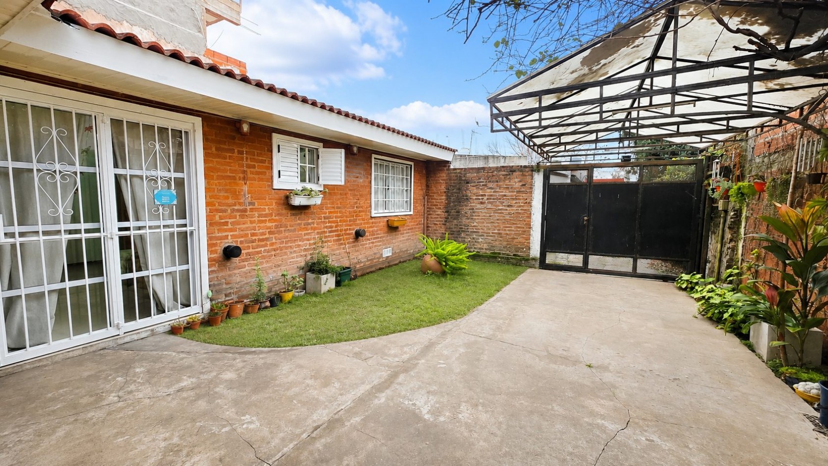PH 4 Ambientes con Cochera para 2 Autos, Jardin y Parrilla | Excelente Estado | Lomas de Zamora