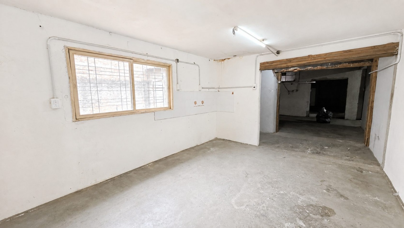 GALPON / DEPOSITO DE 450 M² - DOBLE ACCESO - AV. EVA PERON - TEMPERLEY