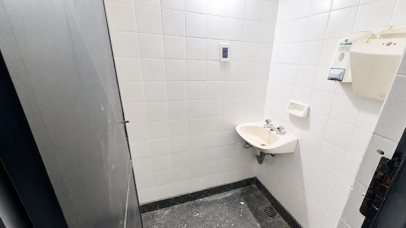 GALPON / DEPOSITO DE 450 M² - DOBLE ACCESO - AV. EVA PERON - TEMPERLEY