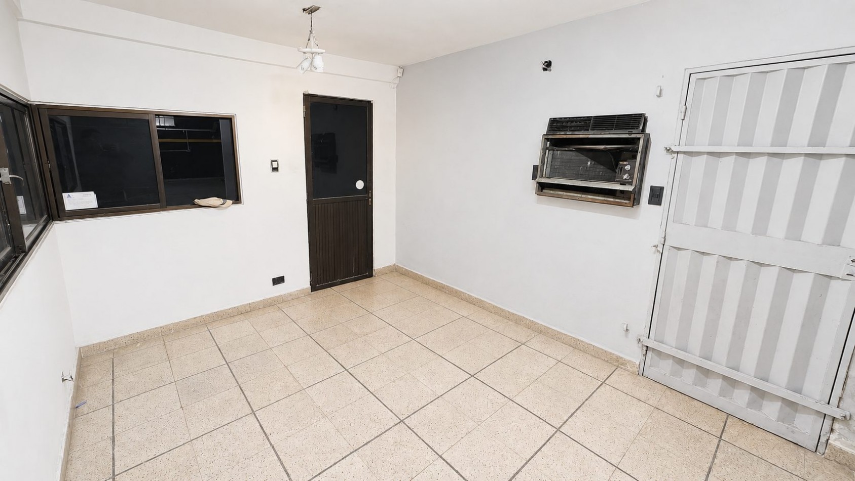 GALPON / DEPOSITO DE 450 M² - DOBLE ACCESO - AV. EVA PERON - TEMPERLEY