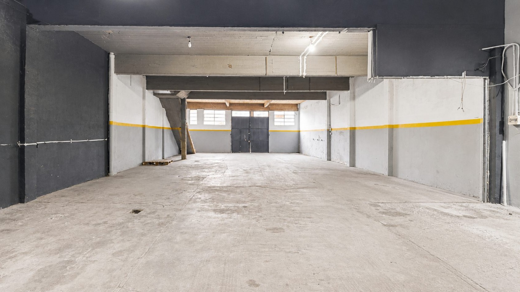 GALPON / DEPOSITO DE 450 M² - DOBLE ACCESO - AV. EVA PERON - TEMPERLEY