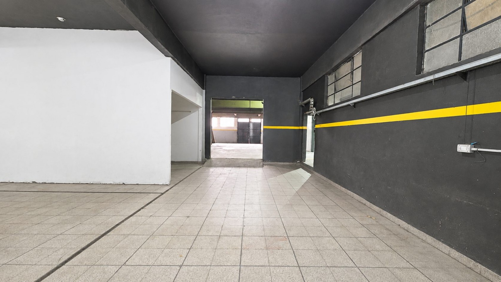 GALPON / DEPOSITO DE 450 M² - DOBLE ACCESO - AV. EVA PERON - TEMPERLEY