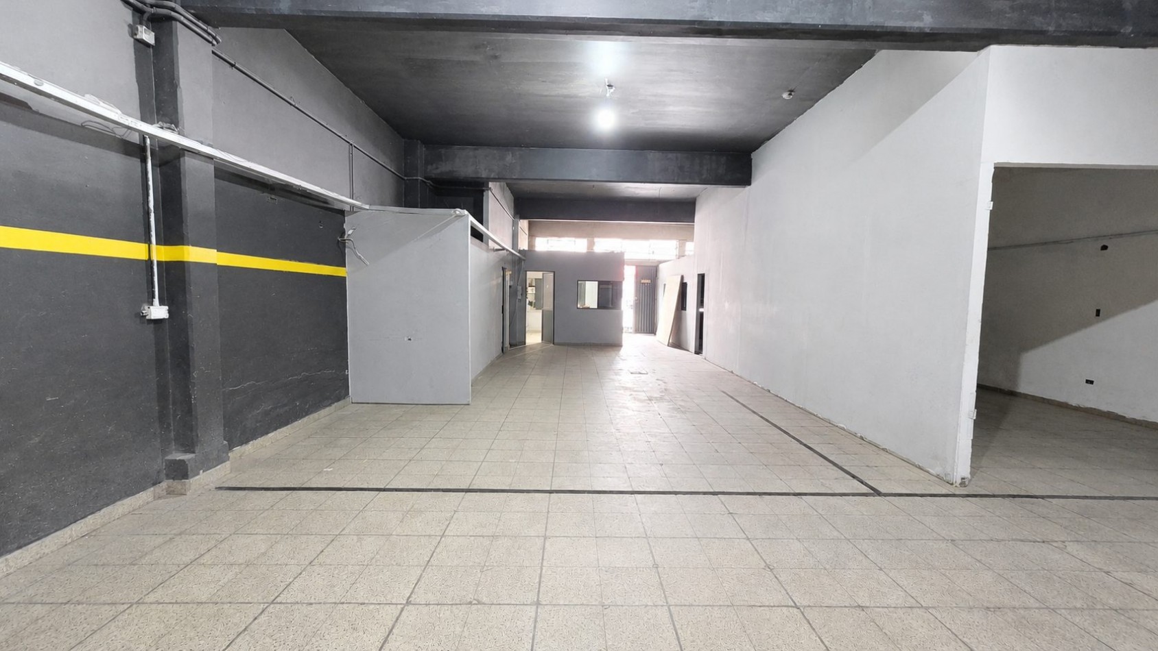 GALPON / DEPOSITO DE 450 M² - DOBLE ACCESO - AV. EVA PERON - TEMPERLEY