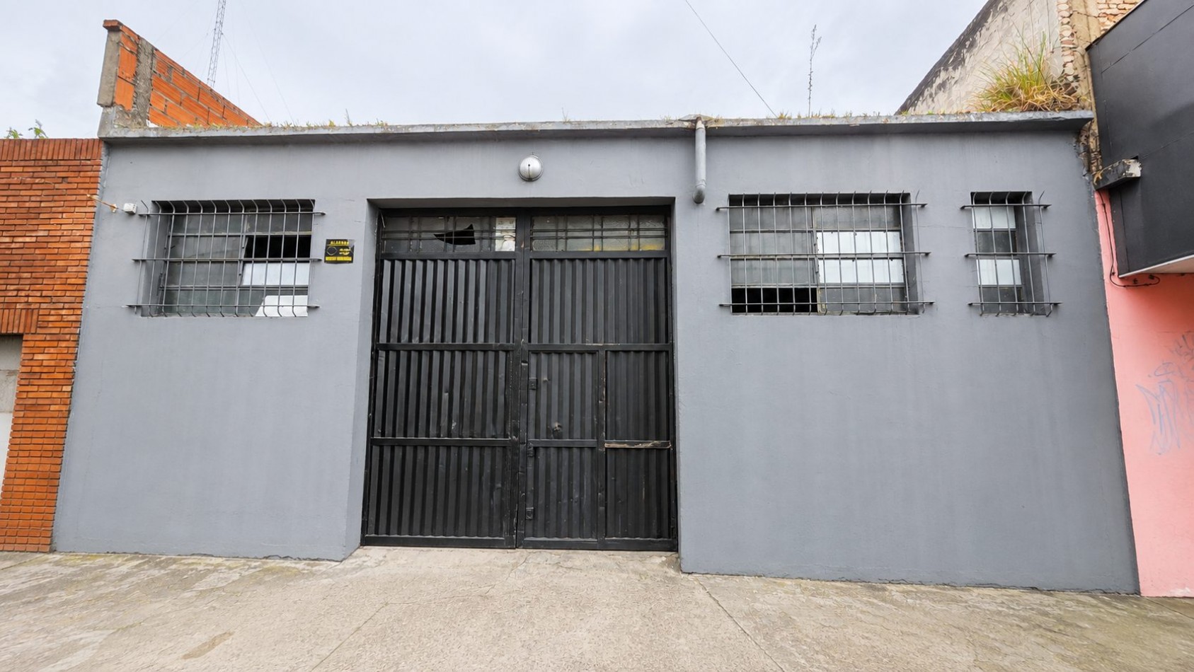GALPON / DEPOSITO DE 450 M² - DOBLE ACCESO - AV. EVA PERON - TEMPERLEY