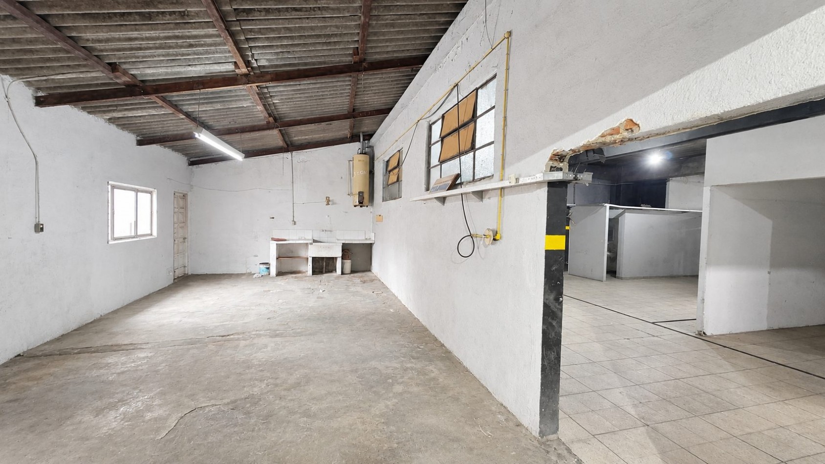 GALPON / DEPOSITO DE 450 M² - DOBLE ACCESO - AV. EVA PERON - TEMPERLEY