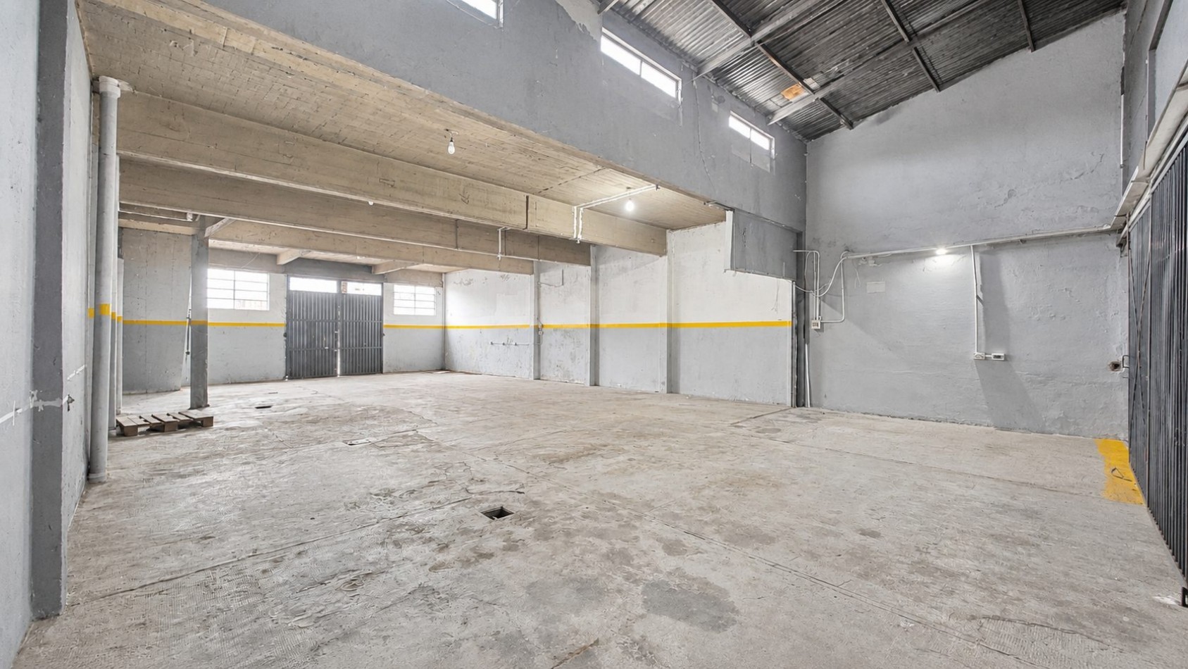 GALPON / DEPOSITO DE 450 M² - DOBLE ACCESO - AV. EVA PERON - TEMPERLEY
