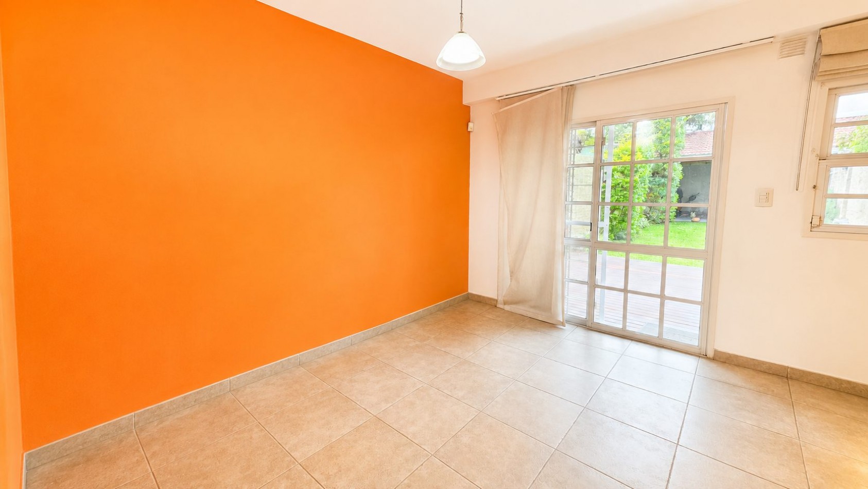 TRIPLEX 4 AMBIENTES CON JARDIN, QUINCHO Y COCHERA | APTO CREDITO | LOMAS DE ZAMORA