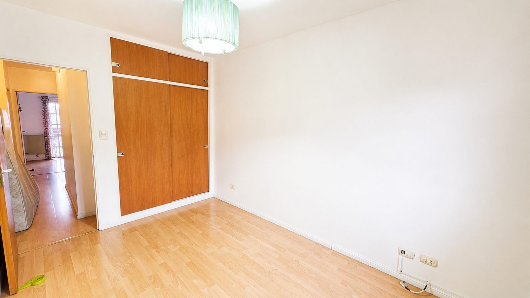 TRIPLEX 4 AMBIENTES CON JARDIN, QUINCHO Y COCHERA | APTO CREDITO | LOMAS DE ZAMORA