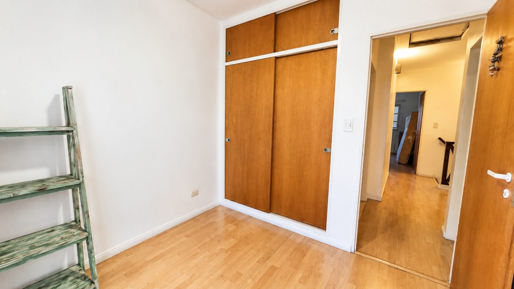 TRIPLEX 4 AMBIENTES CON JARDIN, QUINCHO Y COCHERA | APTO CREDITO | LOMAS DE ZAMORA