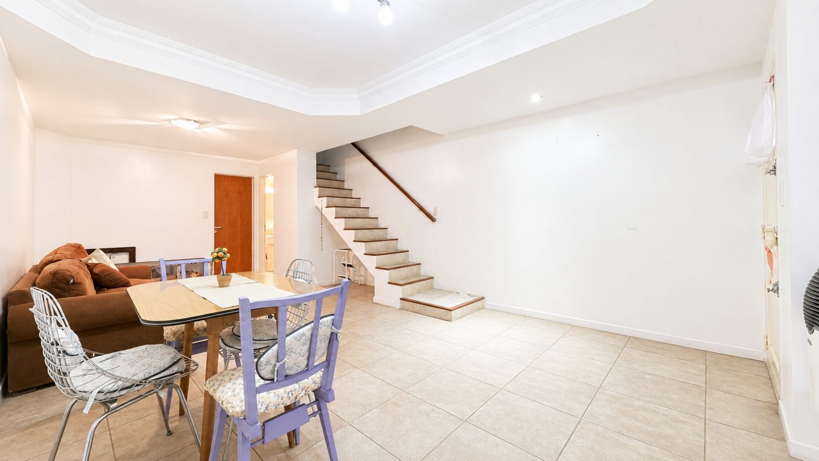 TRIPLEX 4 AMBIENTES CON JARDIN, QUINCHO Y COCHERA | APTO CREDITO | LOMAS DE ZAMORA