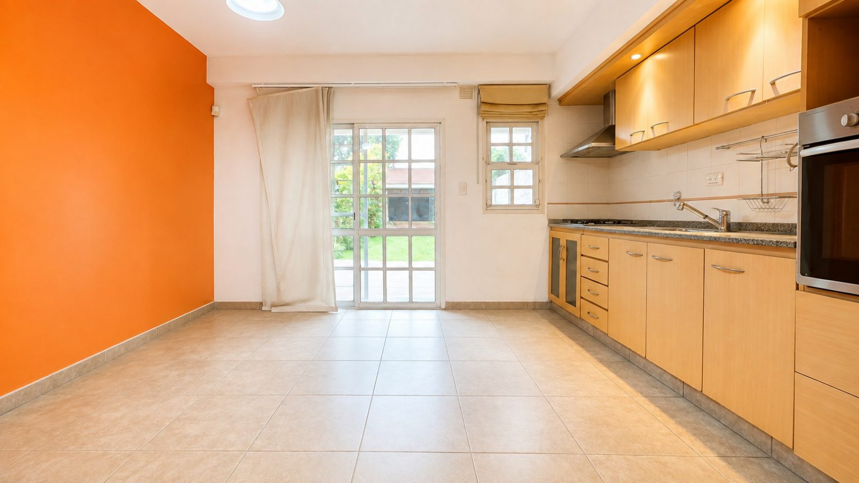 TRIPLEX 4 AMBIENTES CON JARDIN, QUINCHO Y COCHERA | APTO CREDITO | LOMAS DE ZAMORA