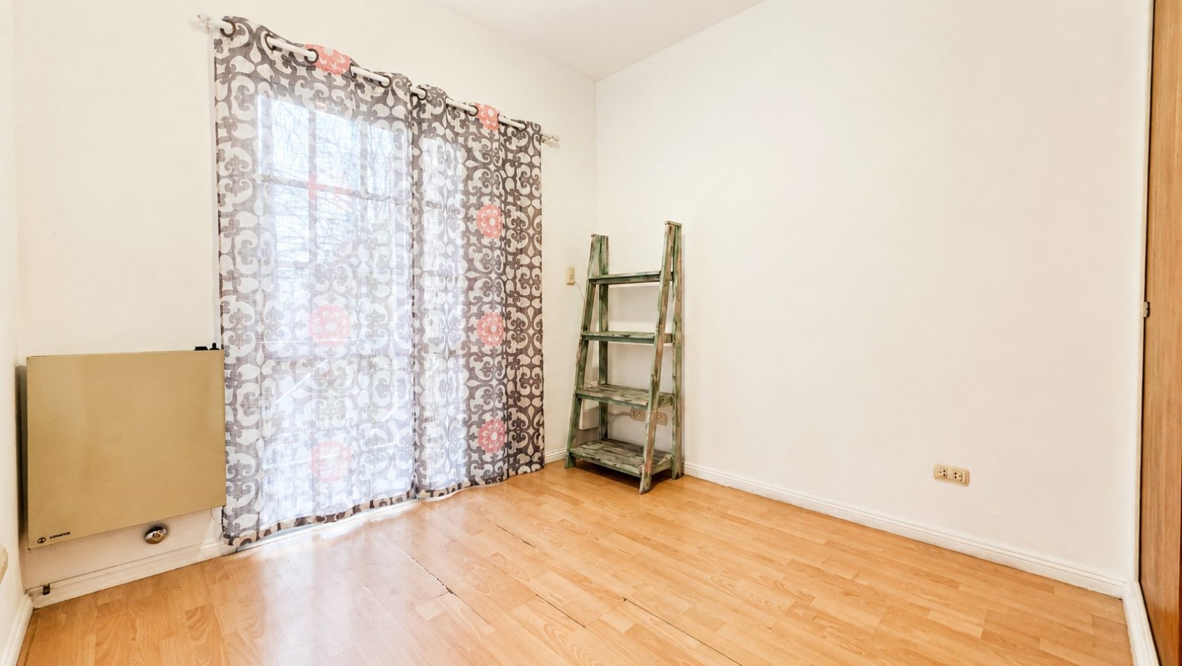 TRIPLEX 4 AMBIENTES CON JARDIN, QUINCHO Y COCHERA | APTO CREDITO | LOMAS DE ZAMORA
