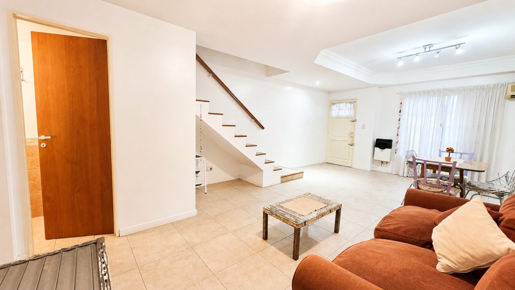 TRIPLEX 4 AMBIENTES CON JARDIN, QUINCHO Y COCHERA | APTO CREDITO | LOMAS DE ZAMORA
