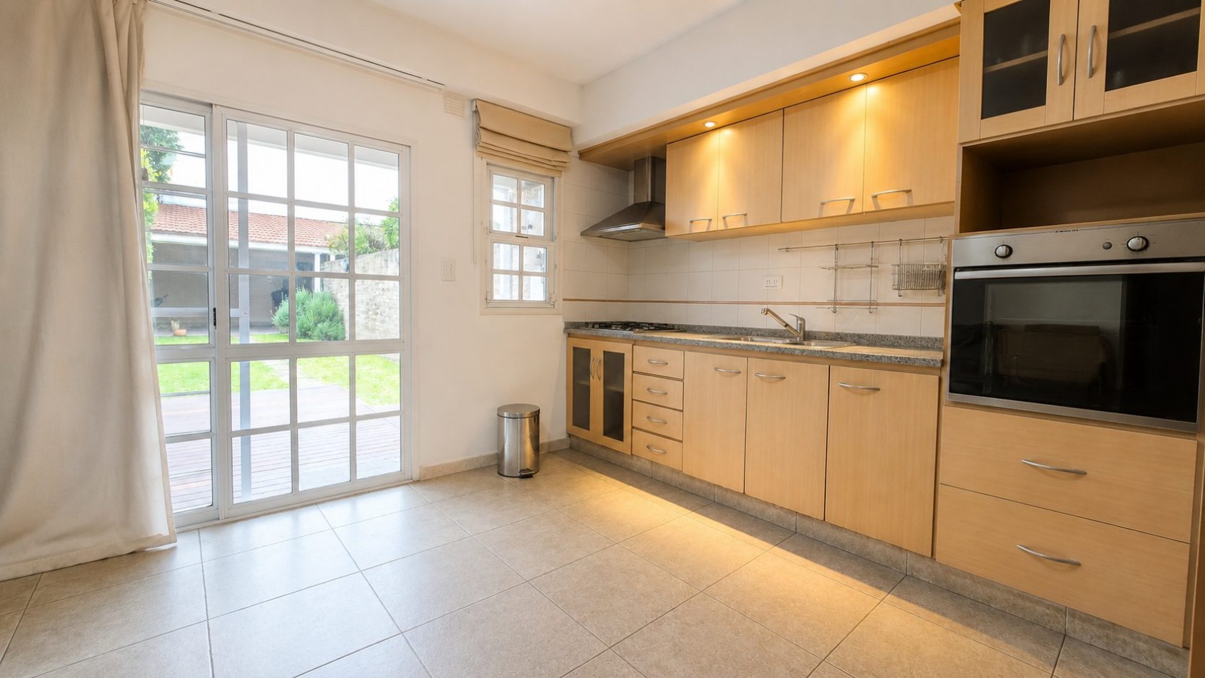 TRIPLEX 4 AMBIENTES CON JARDIN, QUINCHO Y COCHERA | APTO CREDITO | LOMAS DE ZAMORA