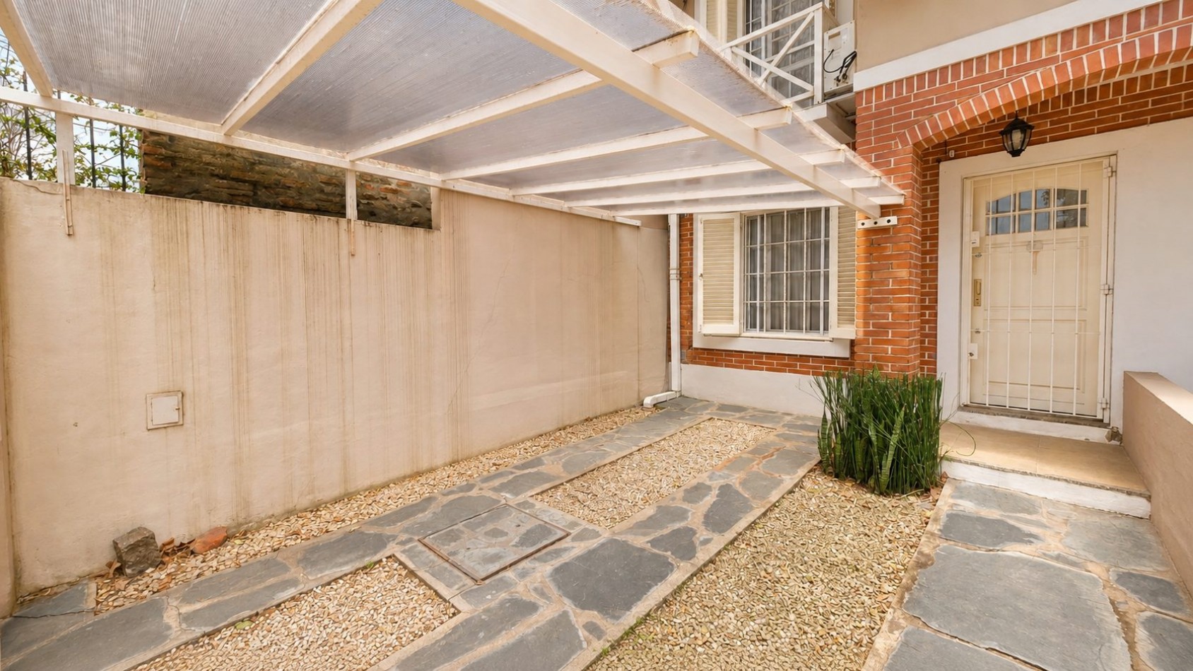 TRIPLEX 4 AMBIENTES CON JARDIN, QUINCHO Y COCHERA | APTO CREDITO | LOMAS DE ZAMORA