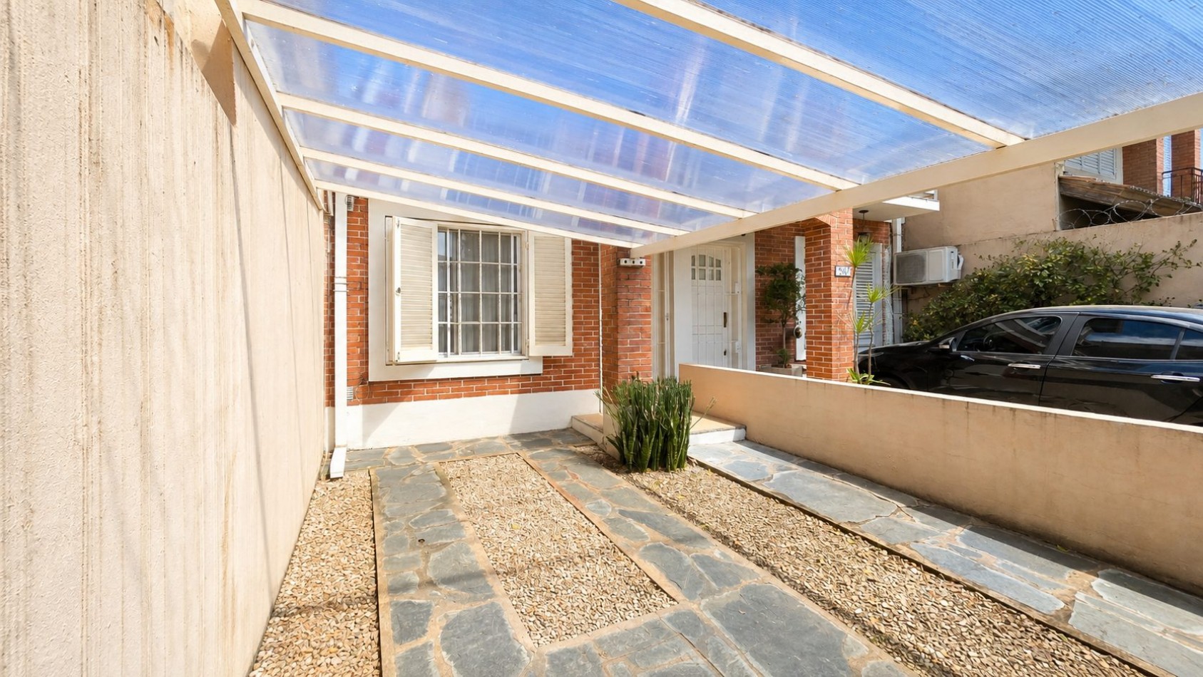 TRIPLEX 4 AMBIENTES CON JARDIN, QUINCHO Y COCHERA | APTO CREDITO | LOMAS DE ZAMORA