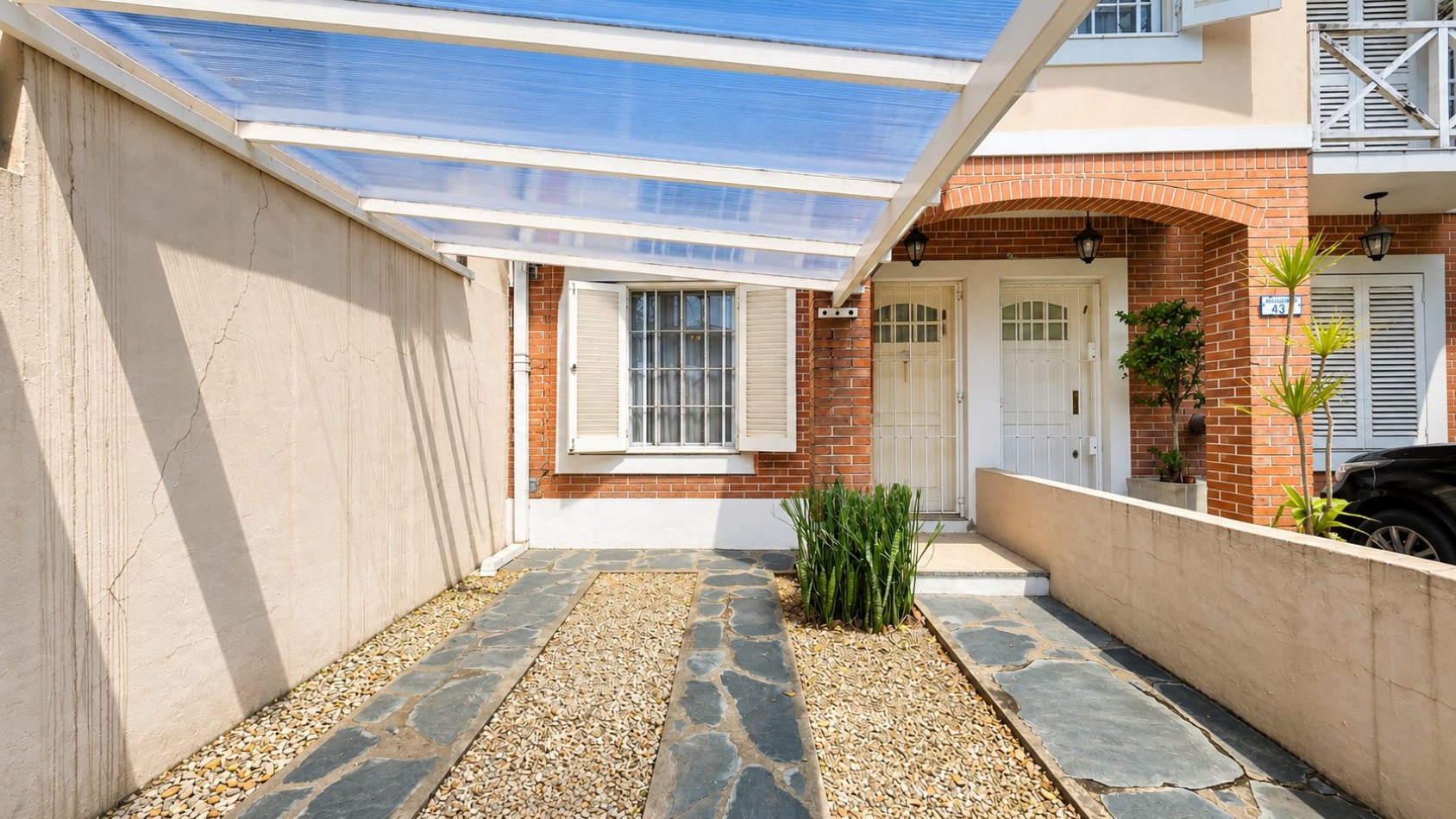 TRIPLEX 4 AMBIENTES CON JARDIN, QUINCHO Y COCHERA | APTO CREDITO | LOMAS DE ZAMORA