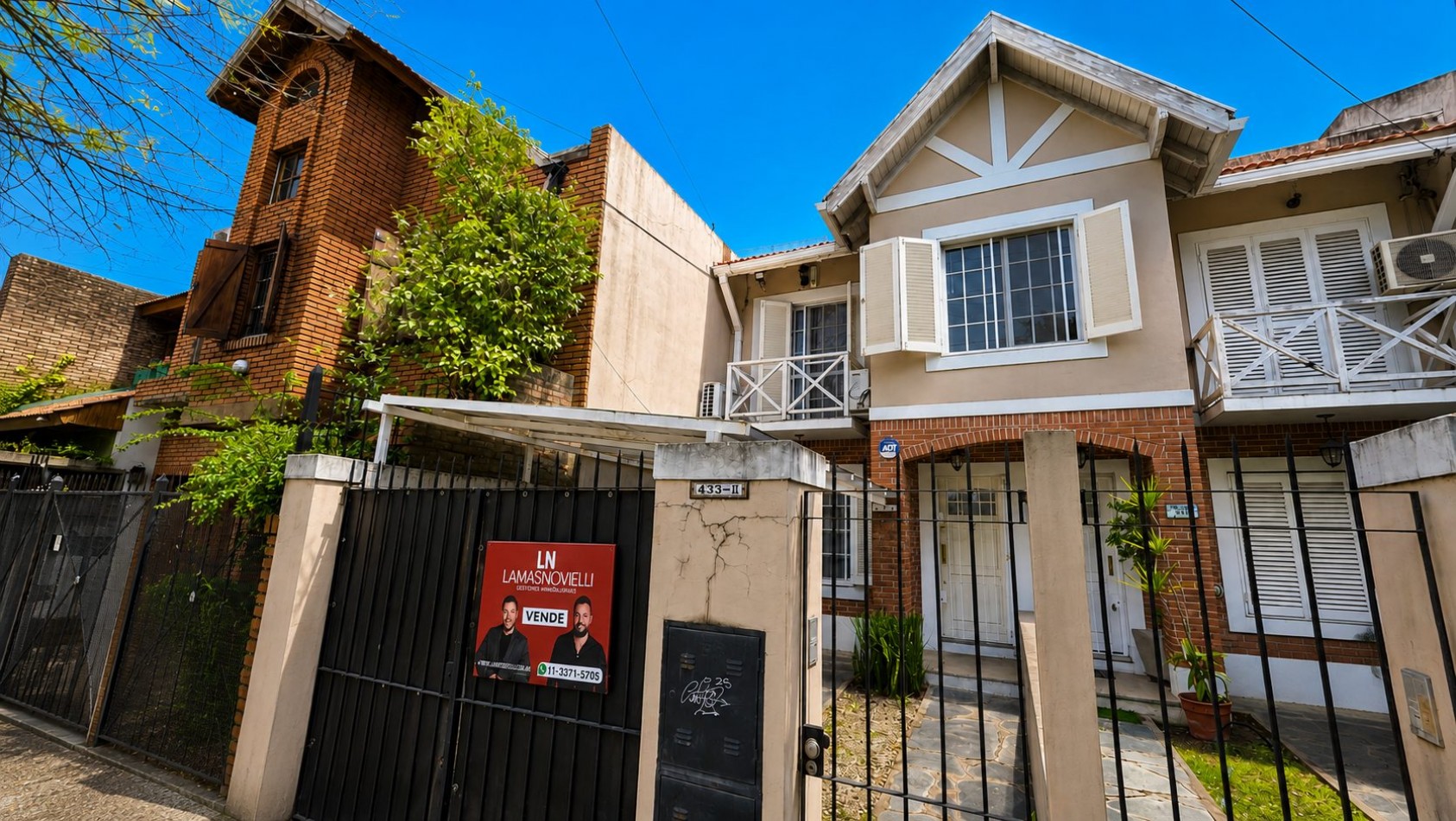 TRIPLEX 4 AMBIENTES CON JARDIN, QUINCHO Y COCHERA | APTO CREDITO | LOMAS DE ZAMORA