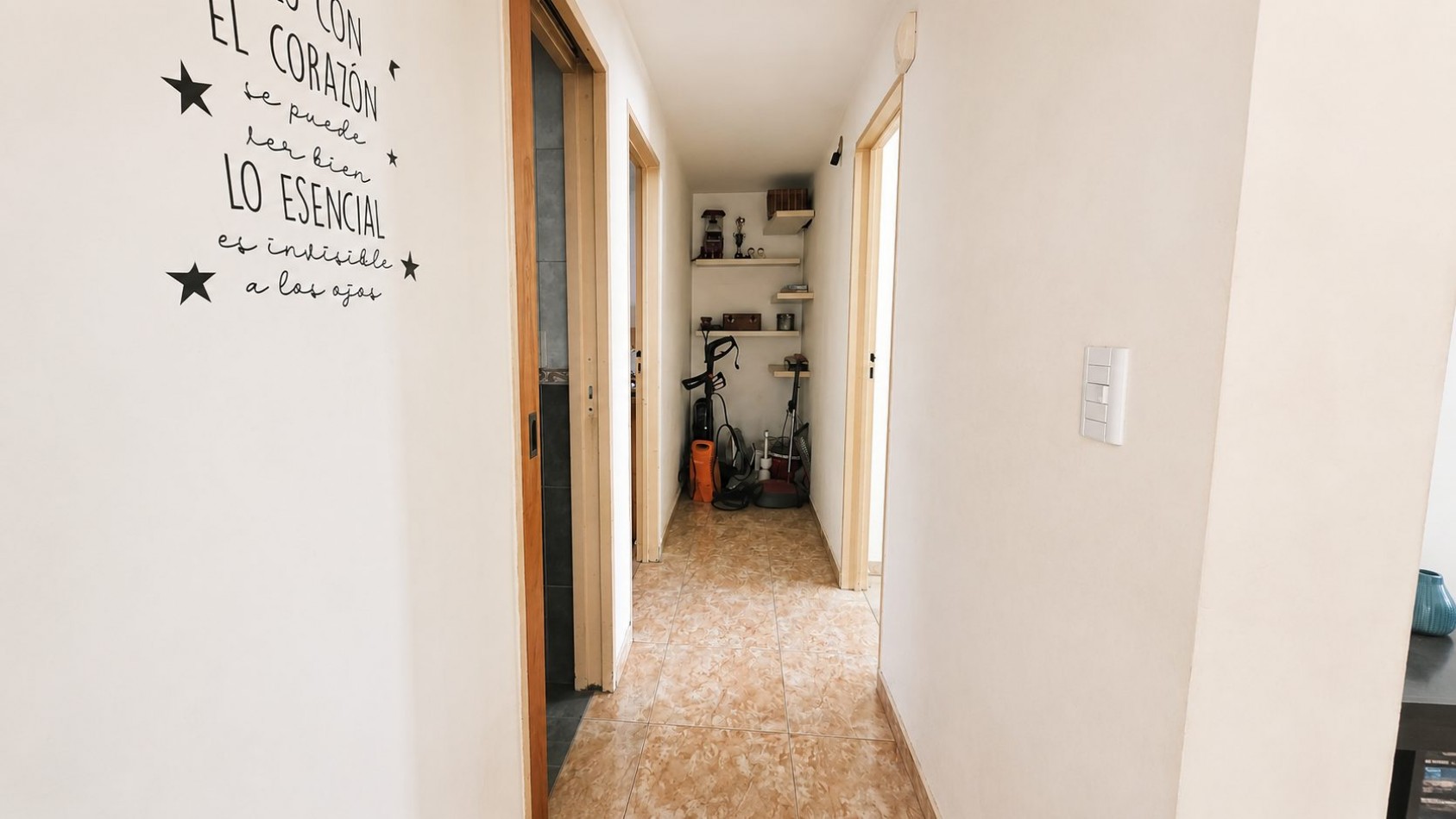Casa 3 ambientes con amplio lote, entrada para varios autos y jardin - Malvinas Argentinas