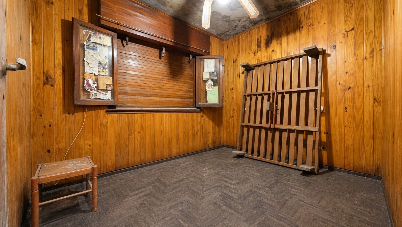 Casa + departamento de 2 ambientes al fondo | Acceso vehicular | Jardin | Propiedad a restaurar.