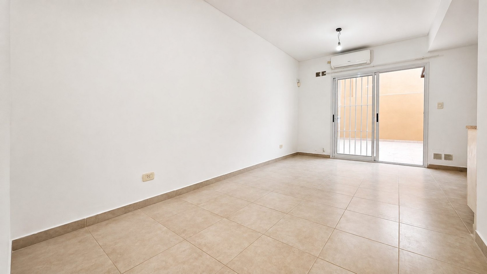 Departamento 2 ambientes con patio, cochera y baulera - Lomas de Zamora