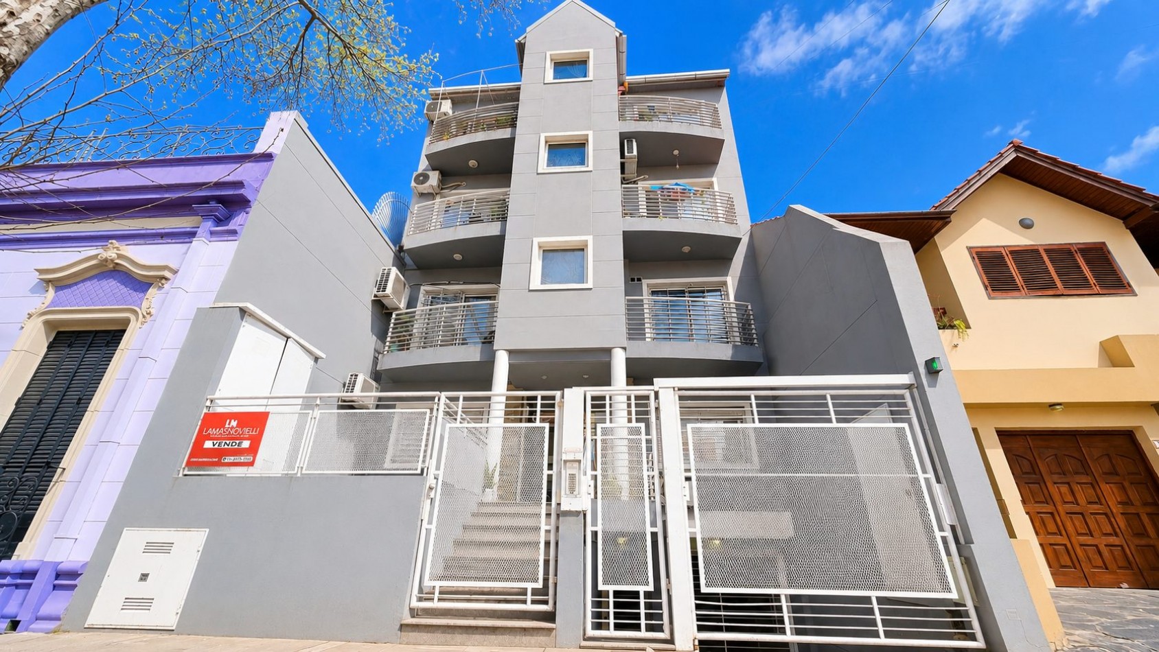 Departamento 2 ambientes con patio, cochera y baulera - Lomas de Zamora