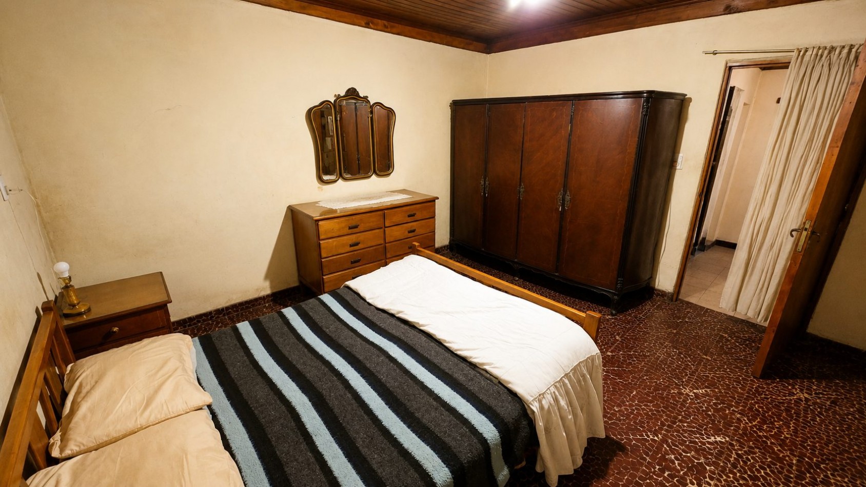 Casa a restaurar sobre doble lote - 437,50 m² - Luis Guillon