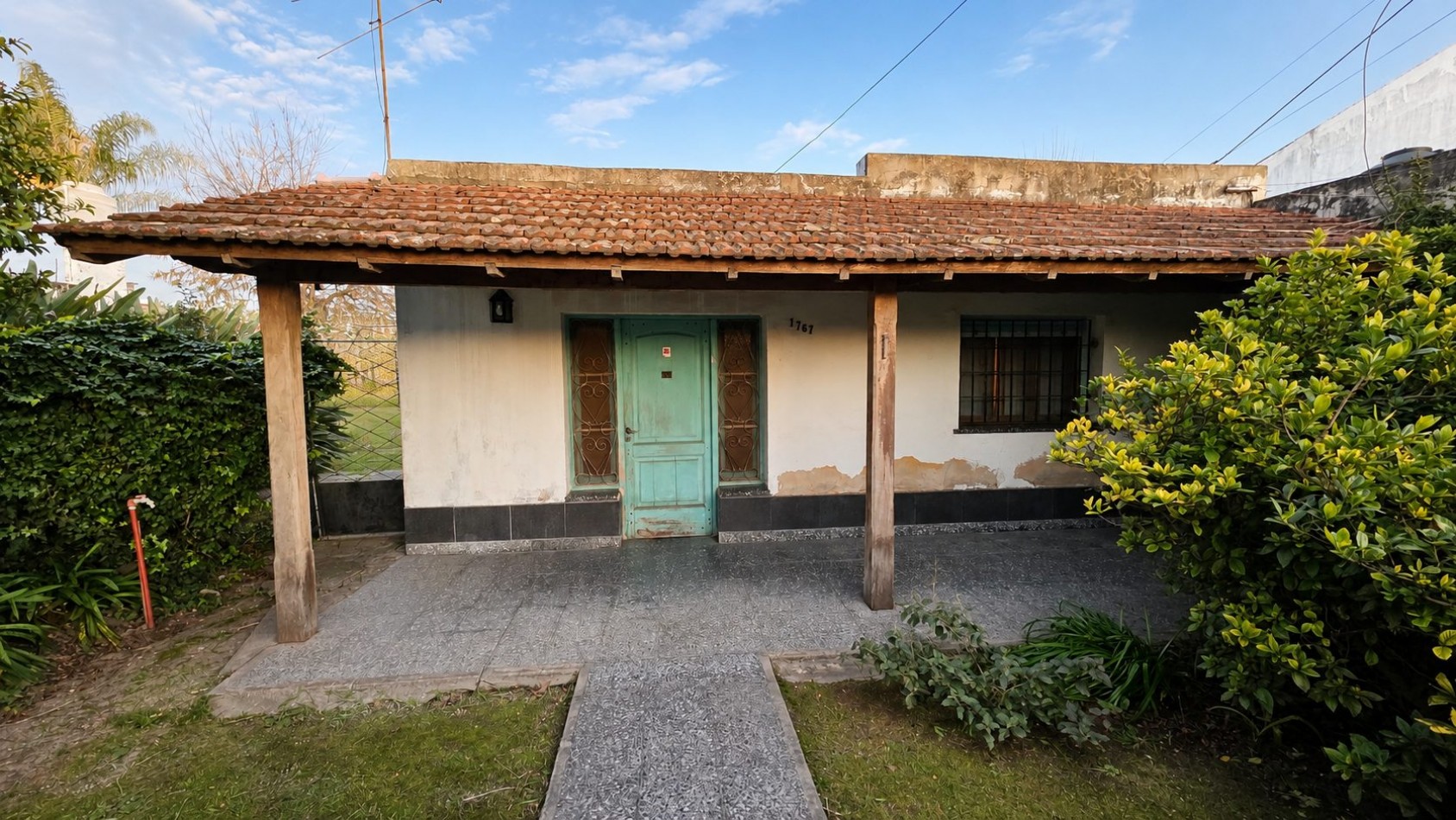 Casa a restaurar sobre doble lote - 437,50 m² - Luis Guillon