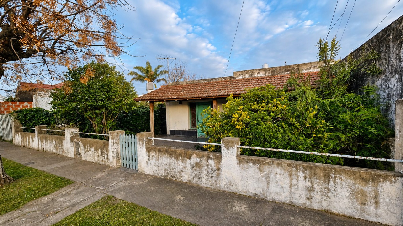 Casa a restaurar sobre doble lote - 437,50 m² - Luis Guillon