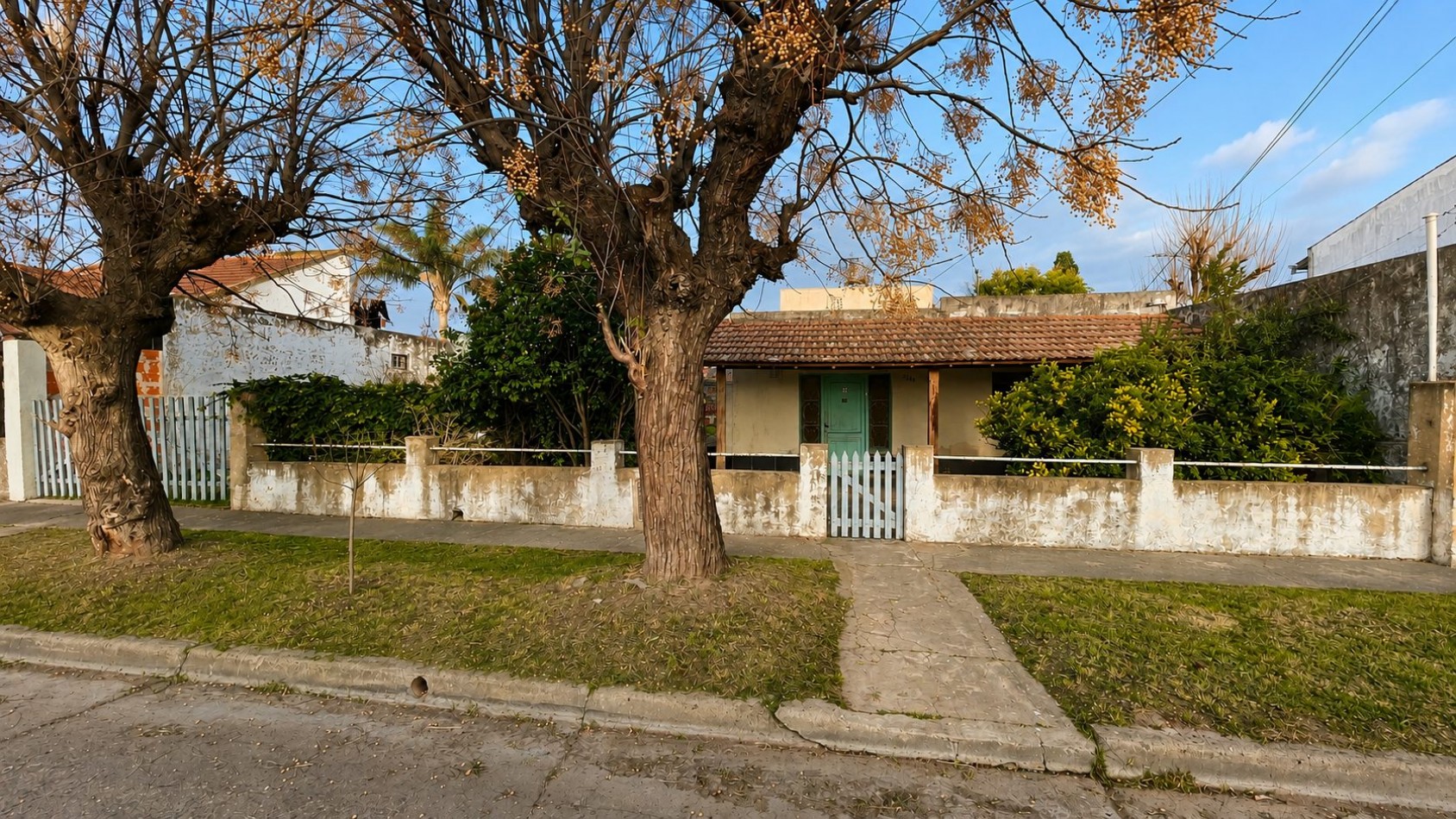 Casa a restaurar sobre doble lote - 437,50 m² - Luis Guillon