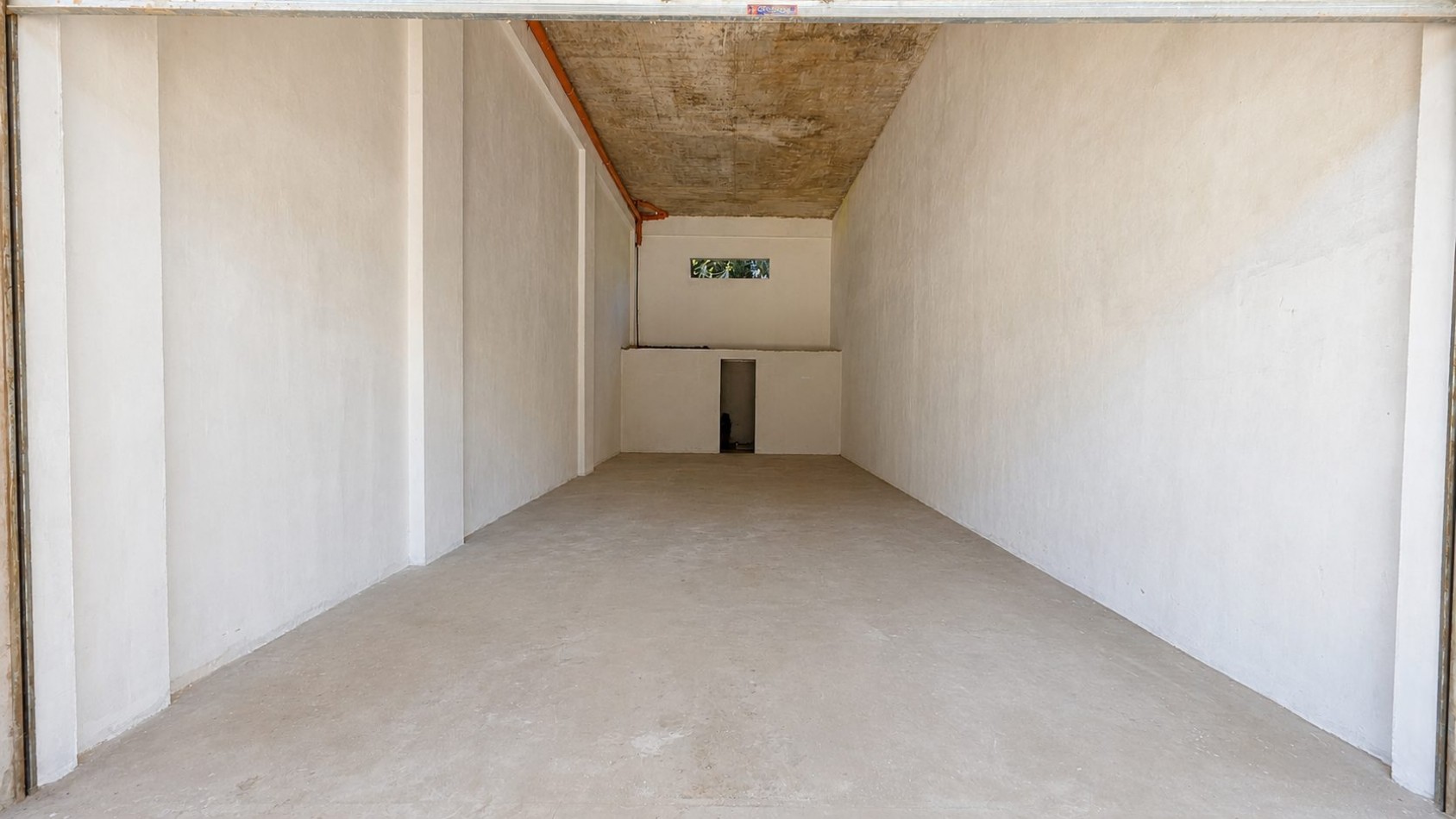 LOCAL A ESTRENAR - DE 130m2 A METROS DE LAS TOSCAS