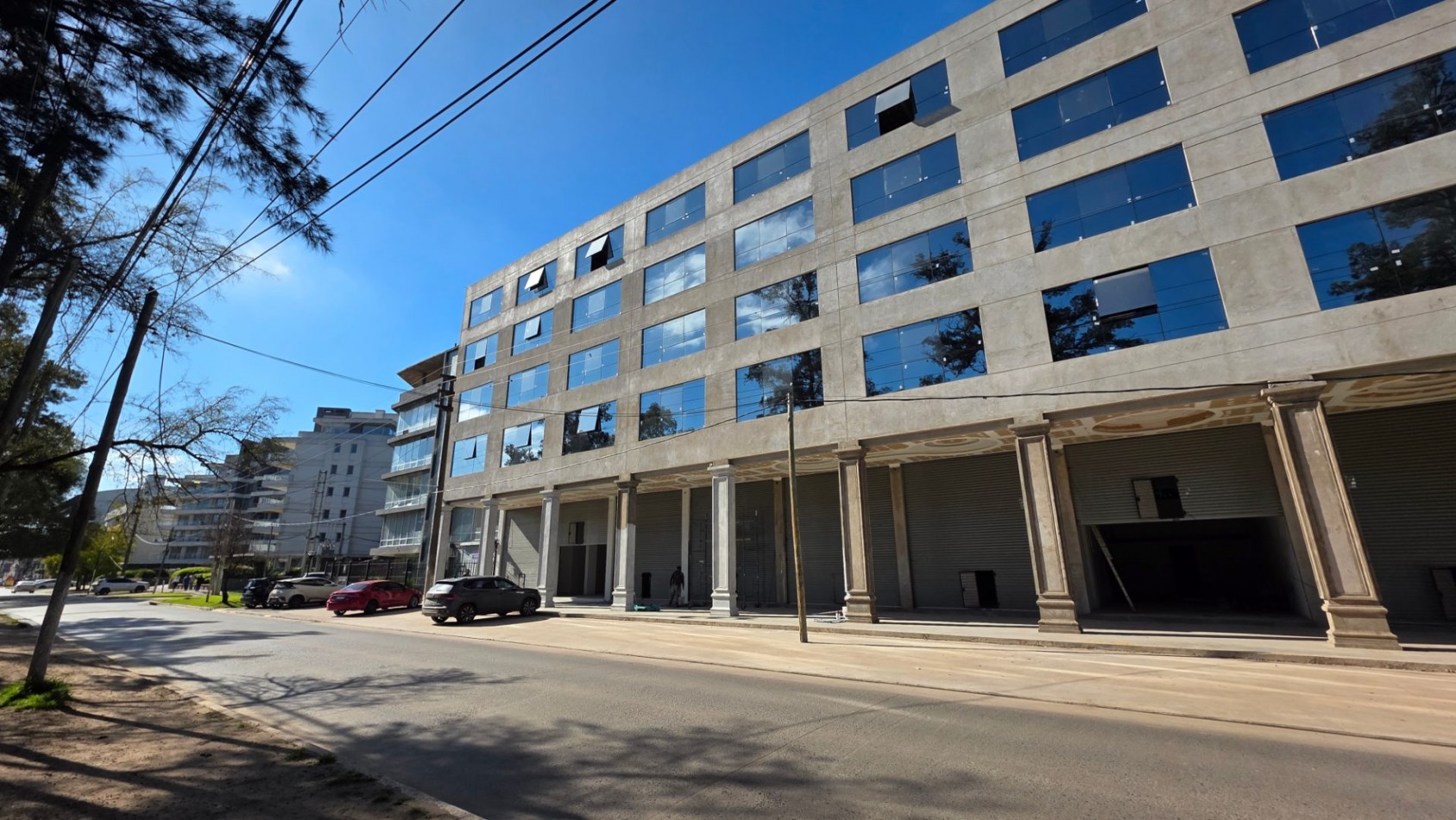 LOCAL A ESTRENAR - DE 130m2 A METROS DE LAS TOSCAS