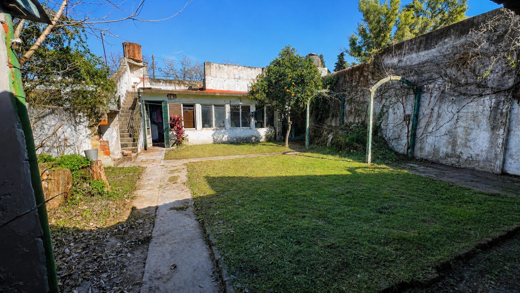 Casa a Refaccionar con Parque | Lote 300 m² | Lomas de Zamora