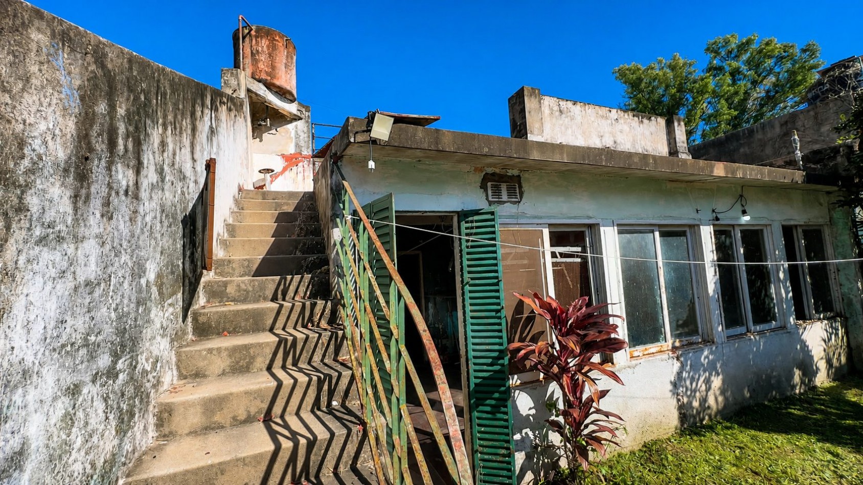 Casa a Refaccionar con Parque | Lote 300 m² | Lomas de Zamora
