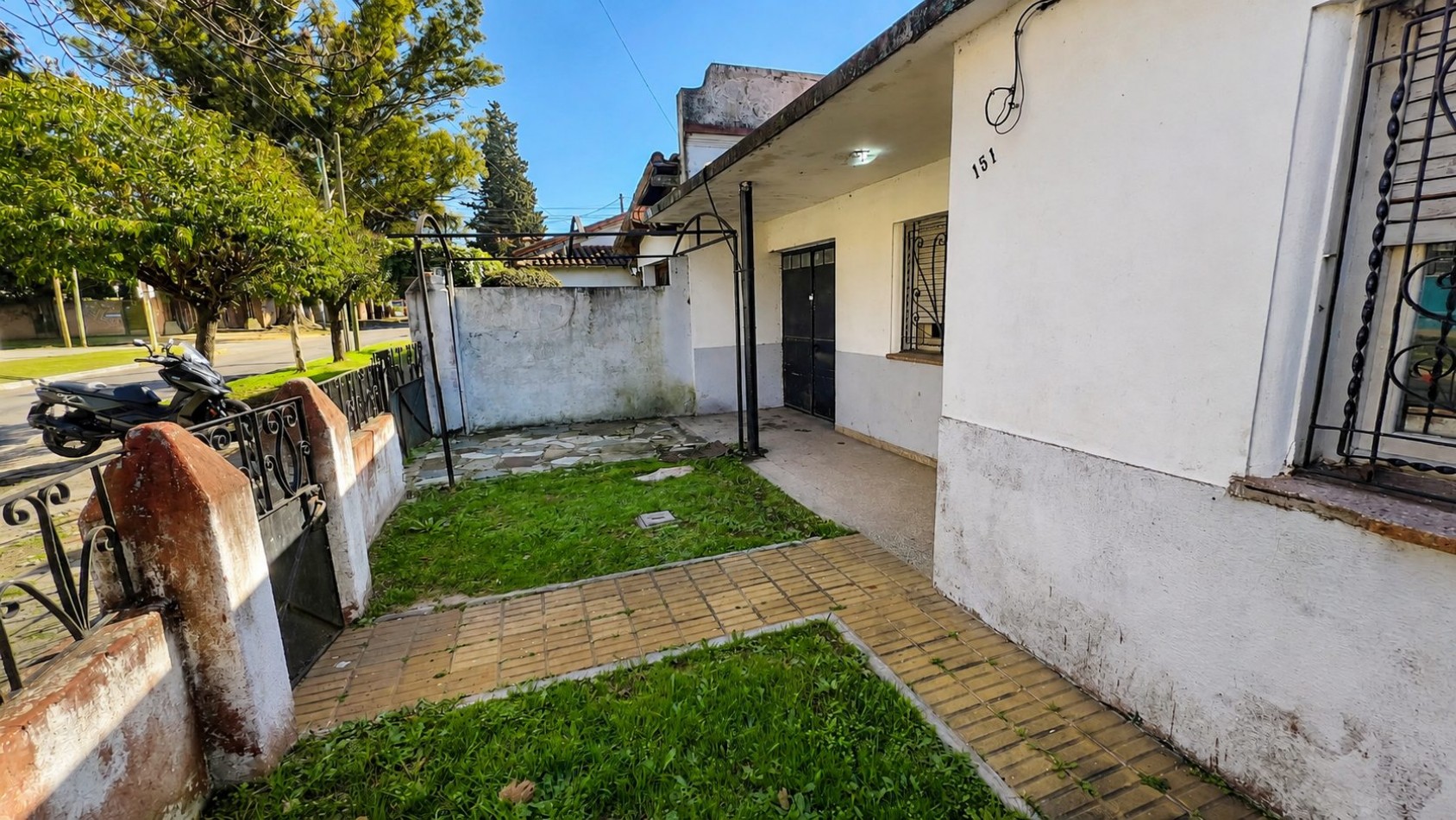 Casa a Refaccionar con Parque | Lote 300 m² | Lomas de Zamora