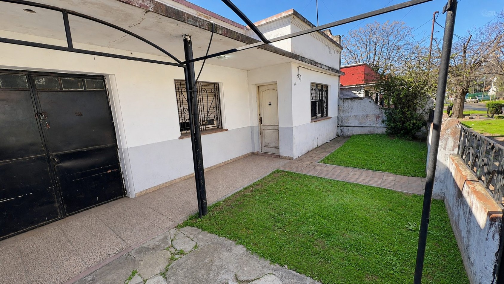 Casa a Refaccionar con Parque | Lote 300 m² | Lomas de Zamora