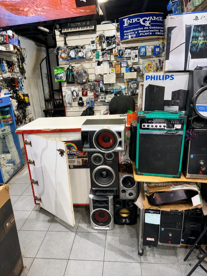 LOCAL COMERCIAL CON ENTREPISO - 64 M² - A 30 M DE AV. H. YRIGOYEN