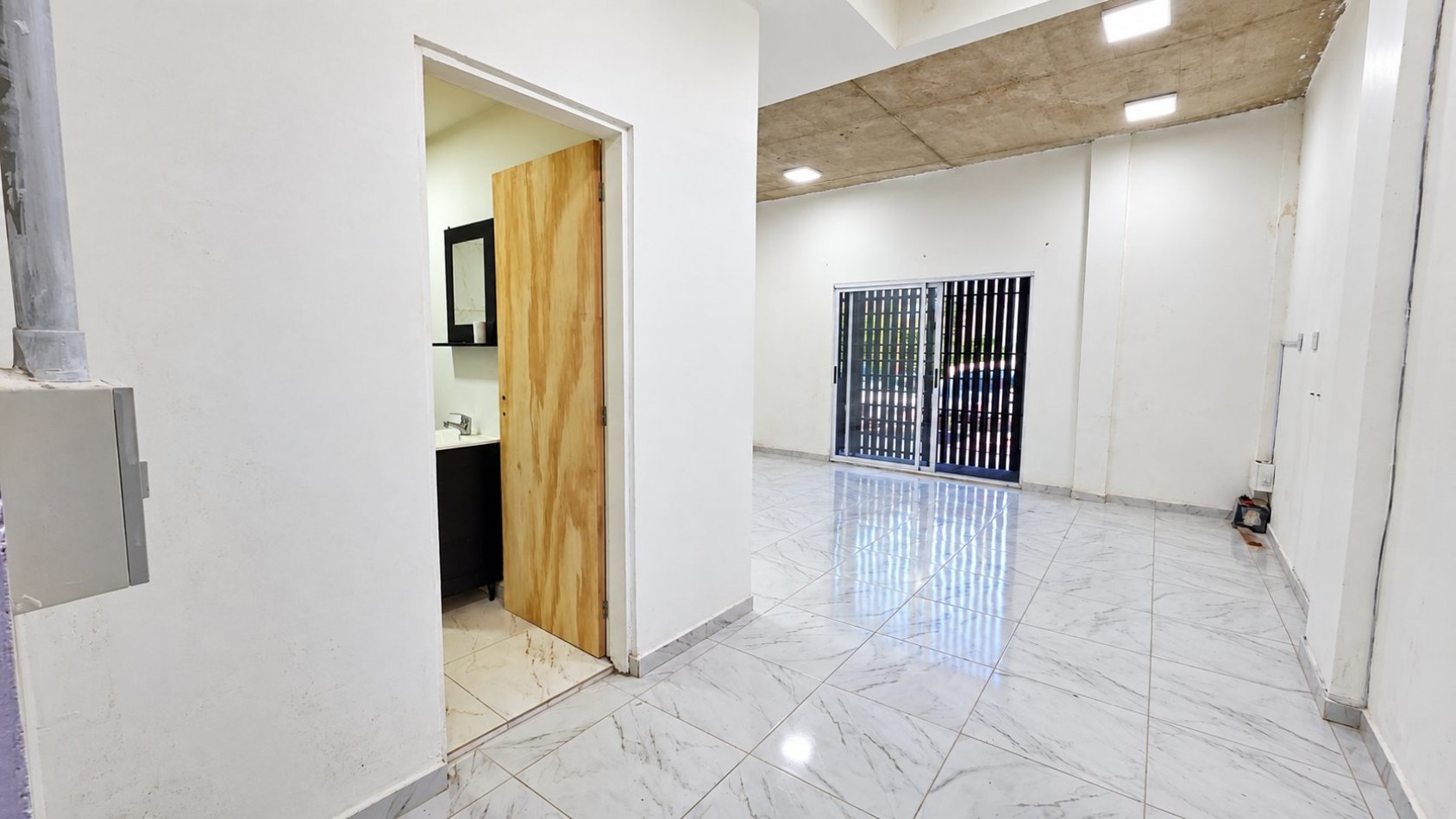 MONOAMBIENTE EN ALQUILER - PLANTA BAJA AL FRENTE - LOMAS DE ZAMORA
