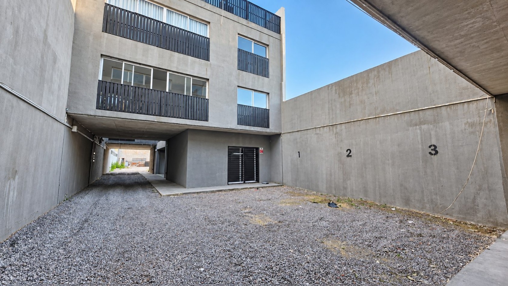 MONOAMBIENTE EN ALQUILER - PLANTA BAJA AL FRENTE - LOMAS DE ZAMORA
