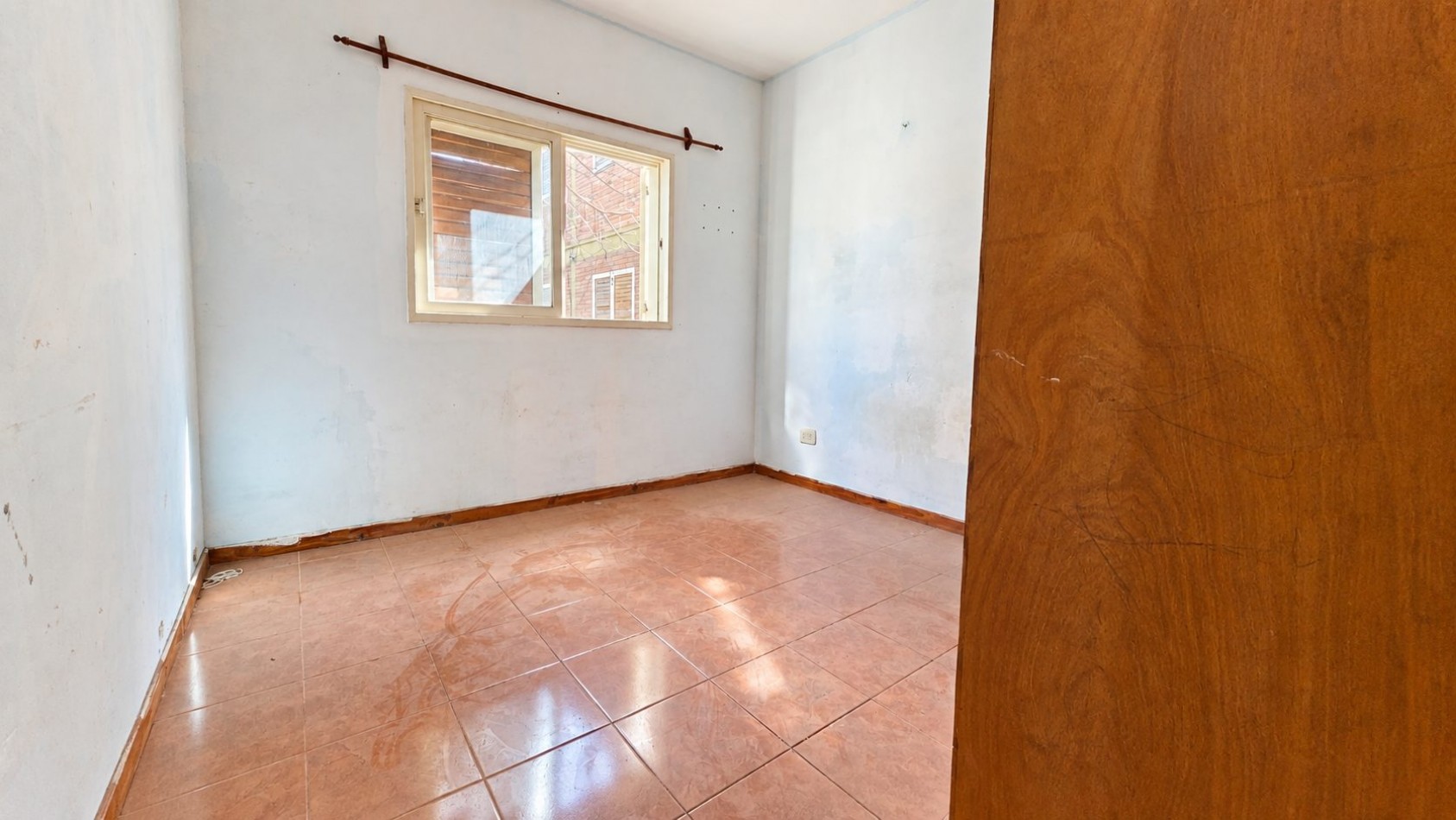 3 AMBIENTES EN LA ENTRADA AL BARRIO MUNICIPAL