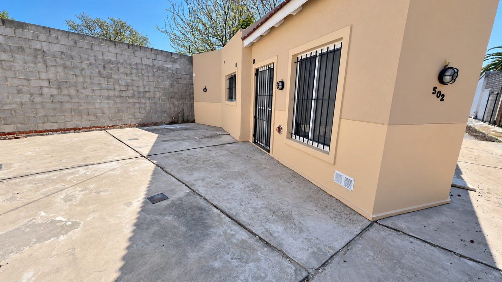 PH 3 AMBIENTES CON COCHERA Y PATIO CON PARQUE