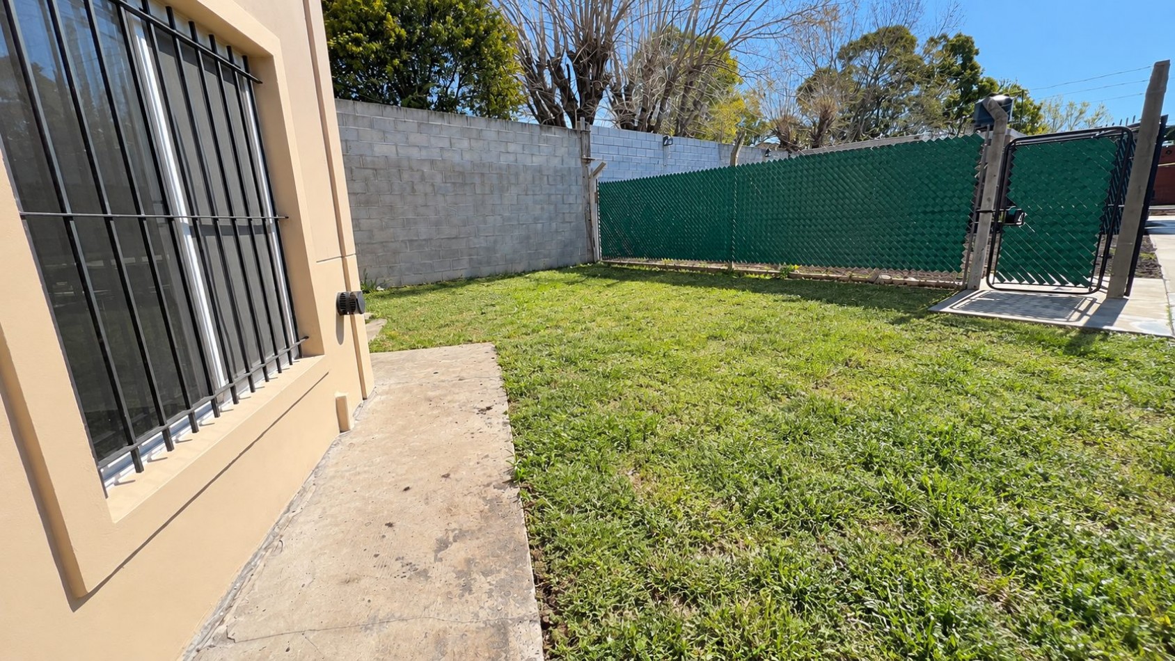 PH 3 AMBIENTES CON COCHERA Y PATIO CON PARQUE