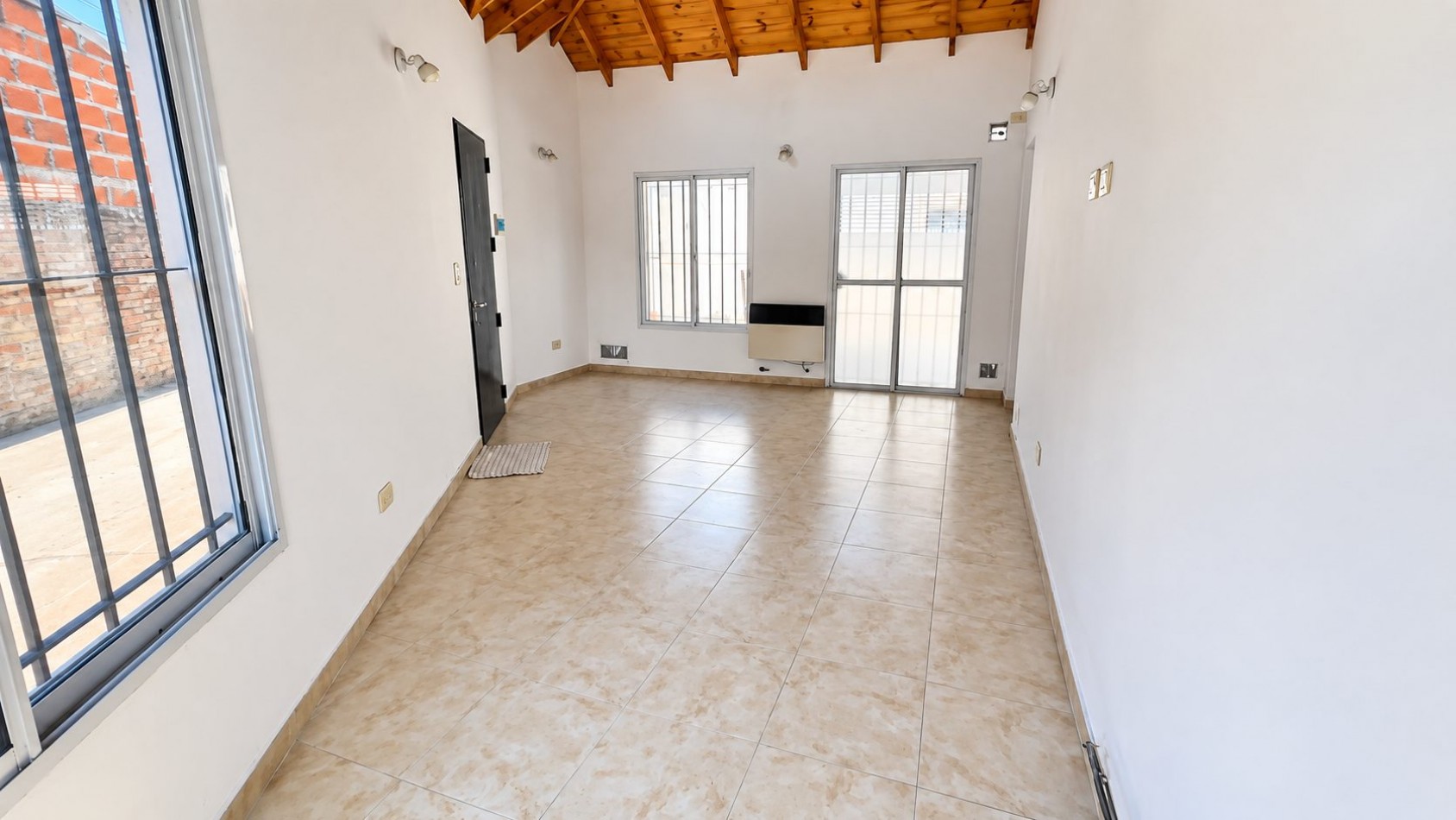 PH 3 AMBIENTES CON COCHERA Y PATIO CON PARQUE