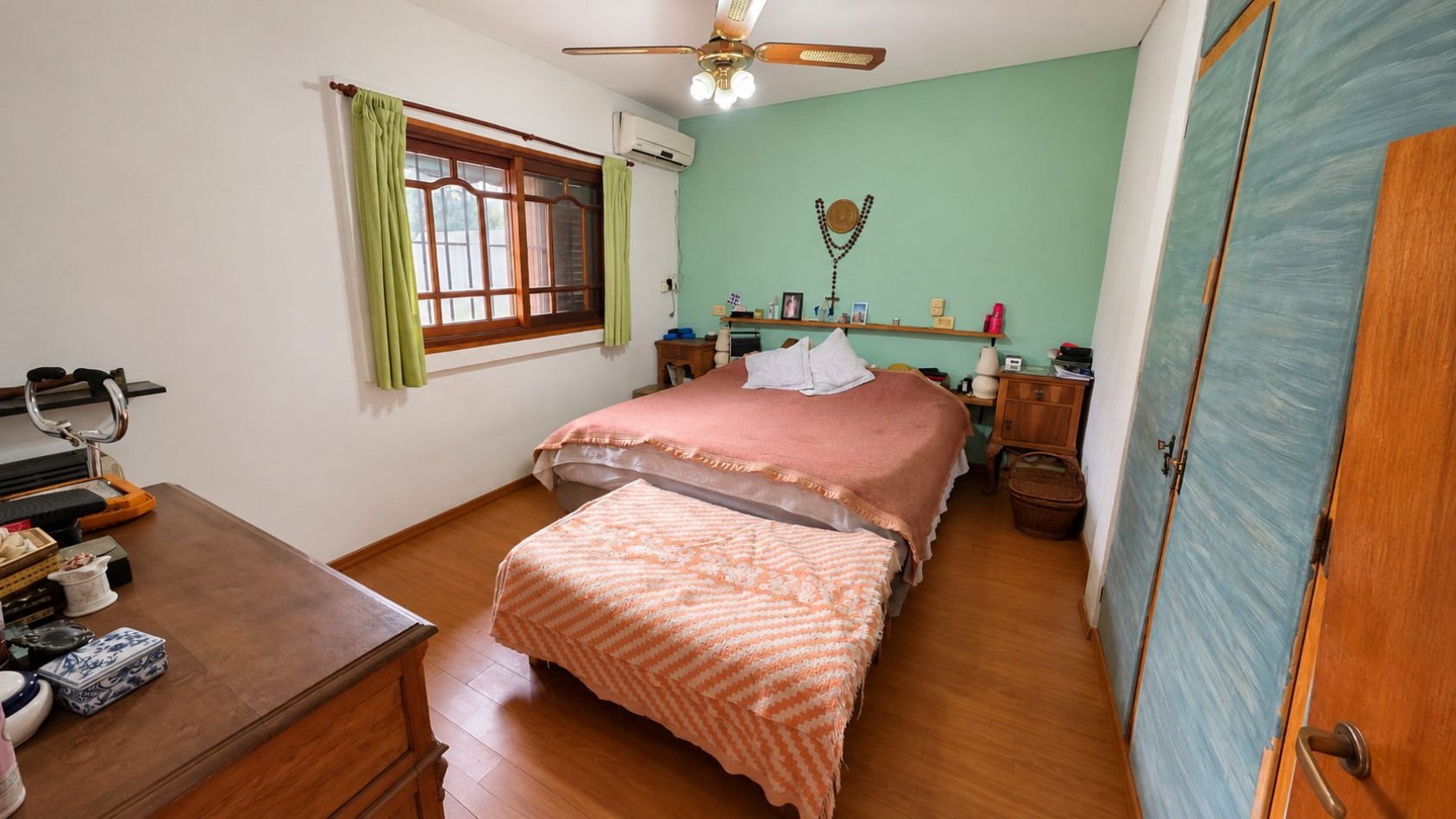 CASA + DEPARTAMENTO EN PLANTA ALTA | AMPLIO PARQUE, QUINCHO/TALLER Y ACCESOS INDEPENDIENTES