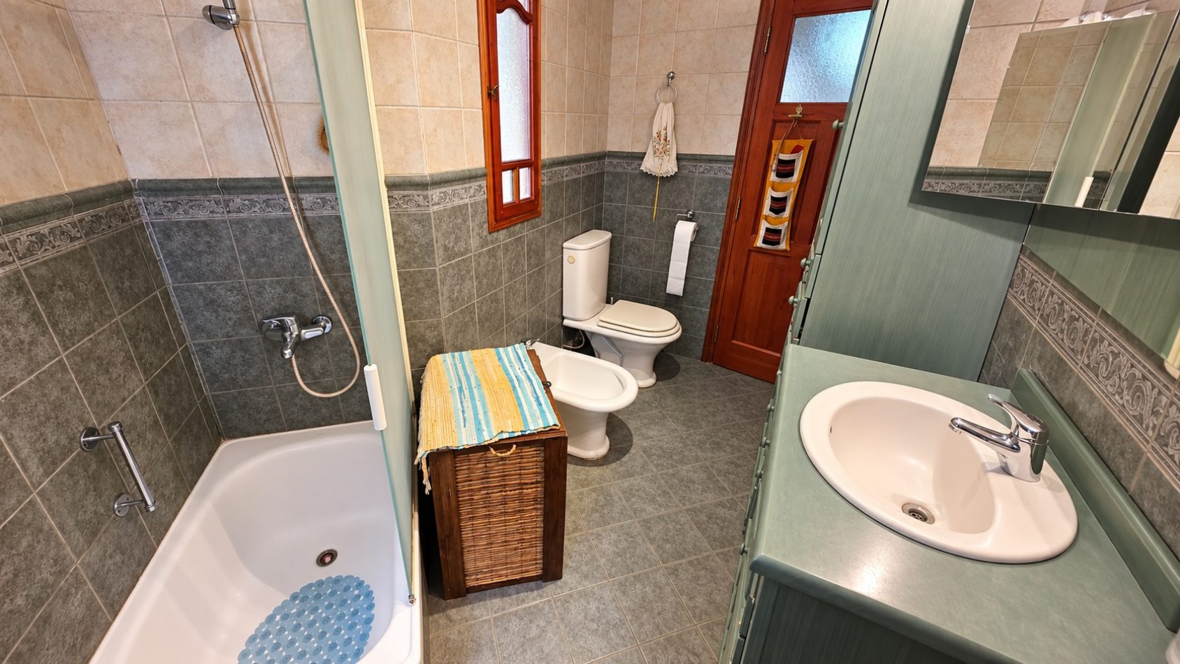 CASA + DEPARTAMENTO EN PLANTA ALTA | AMPLIO PARQUE, QUINCHO/TALLER Y ACCESOS INDEPENDIENTES