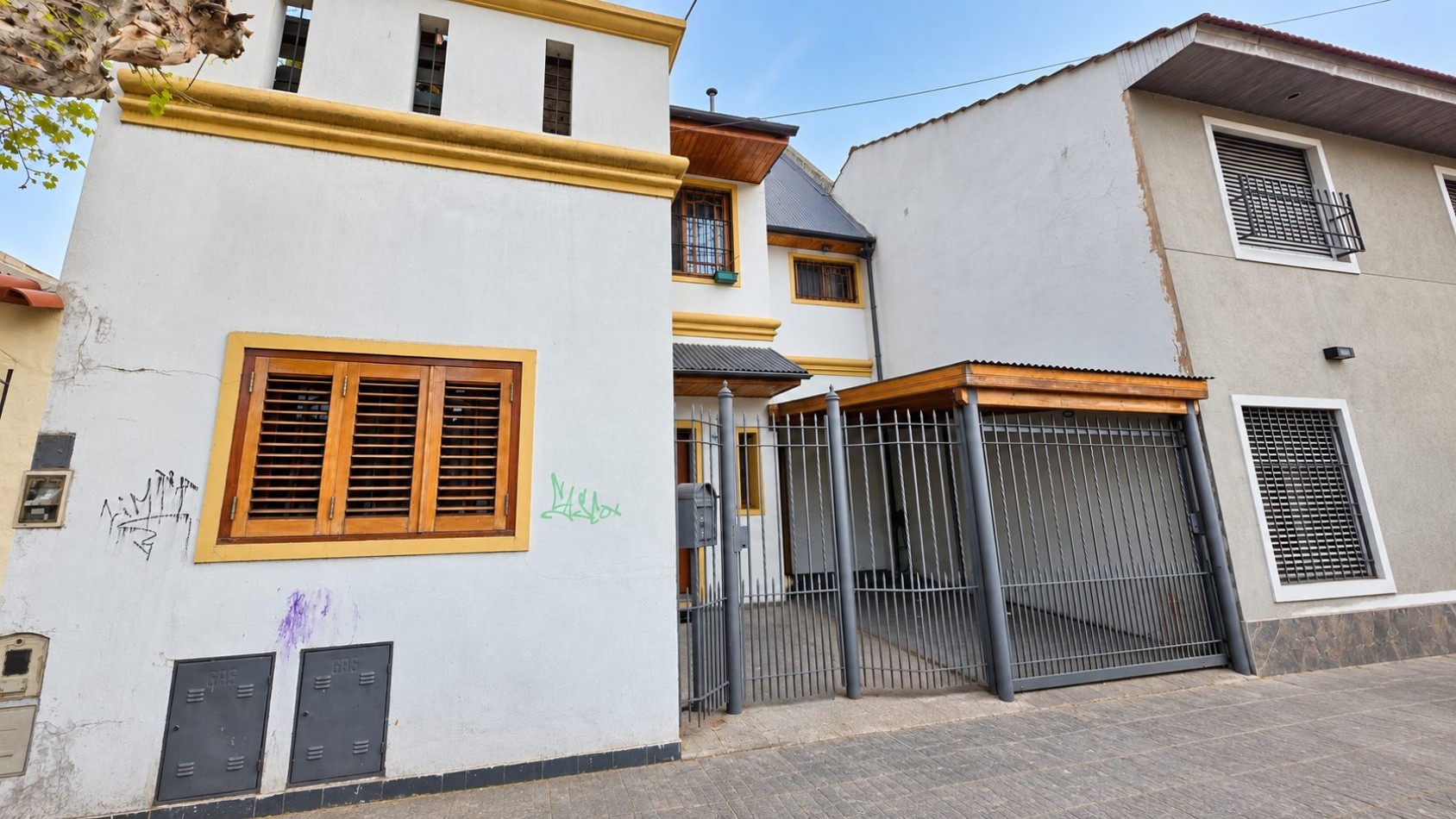 CASA + DEPARTAMENTO EN PLANTA ALTA | AMPLIO PARQUE, QUINCHO/TALLER Y ACCESOS INDEPENDIENTES