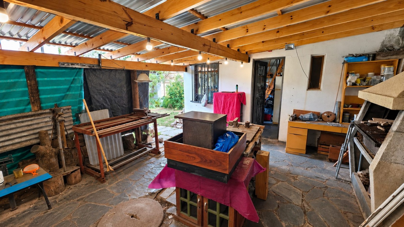 CASA + DEPARTAMENTO EN PLANTA ALTA | AMPLIO PARQUE, QUINCHO/TALLER Y ACCESOS INDEPENDIENTES