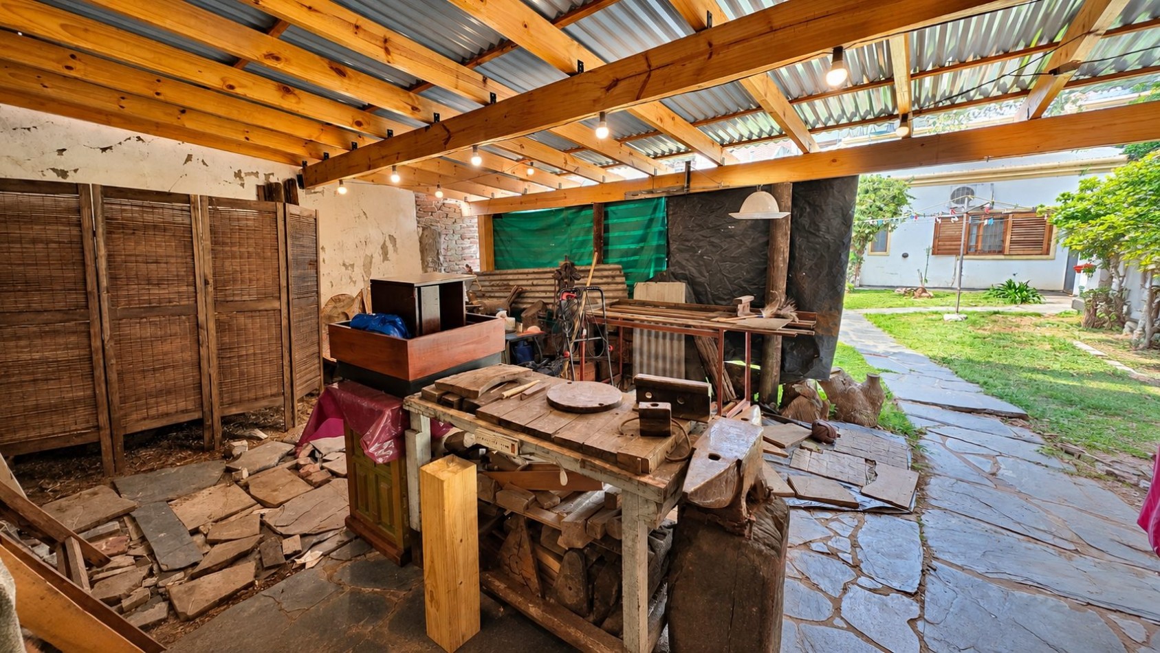 CASA + DEPARTAMENTO EN PLANTA ALTA | AMPLIO PARQUE, QUINCHO/TALLER Y ACCESOS INDEPENDIENTES