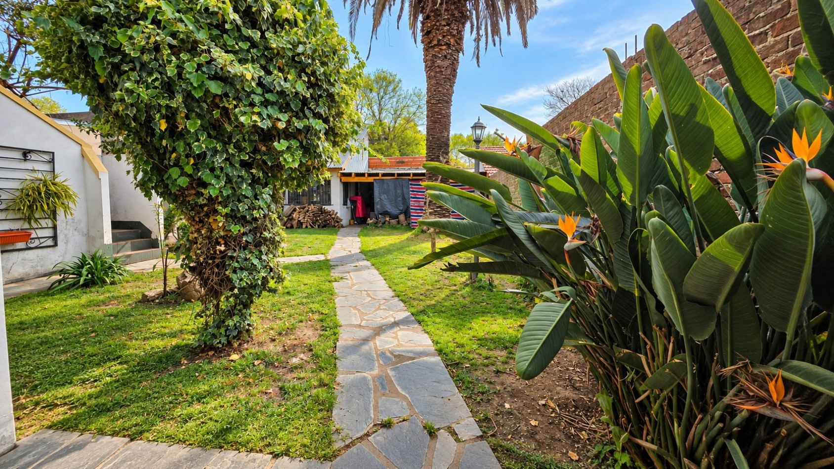 CASA + DEPARTAMENTO EN PLANTA ALTA | AMPLIO PARQUE, QUINCHO/TALLER Y ACCESOS INDEPENDIENTES